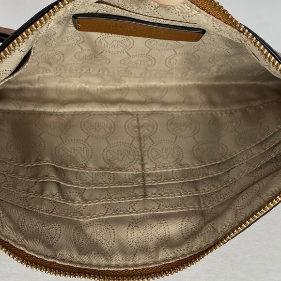 MICHAEL KORS Gold Grommets Camel Brown Wristlet Wallet Phone Case NWOT! - Picture 3 of 5